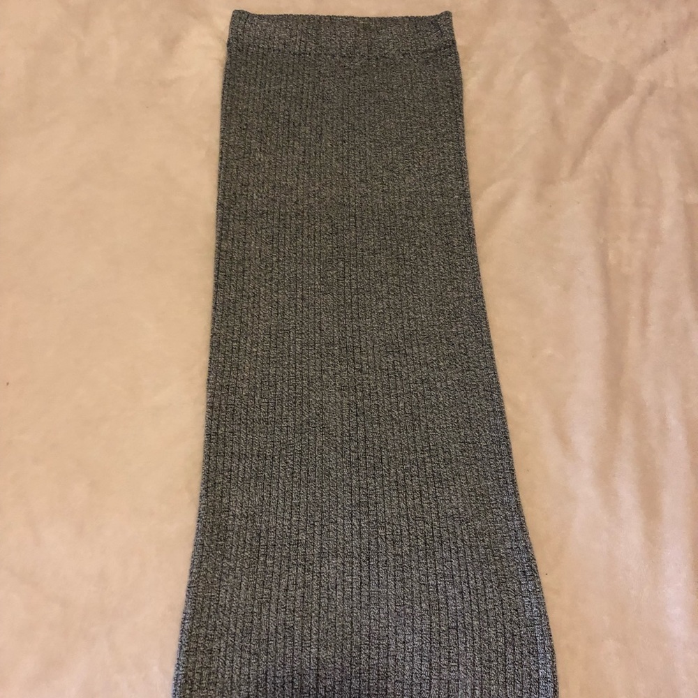 F21 Contemporary ribbed knit skirt